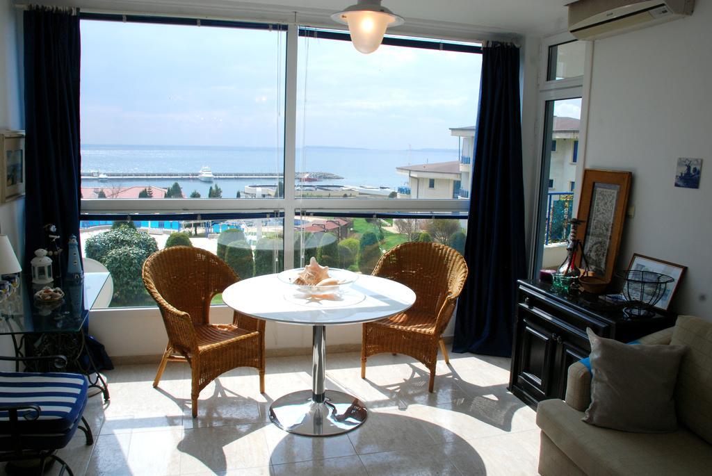 Baratero Vlas Marina Apartment Sveti Vlas Exteriör bild
